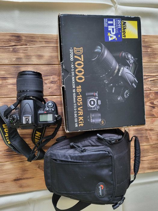 Цифровий дзеркальний фотоапарат Nikon D7000 + об'єктив Nikkor 18-105