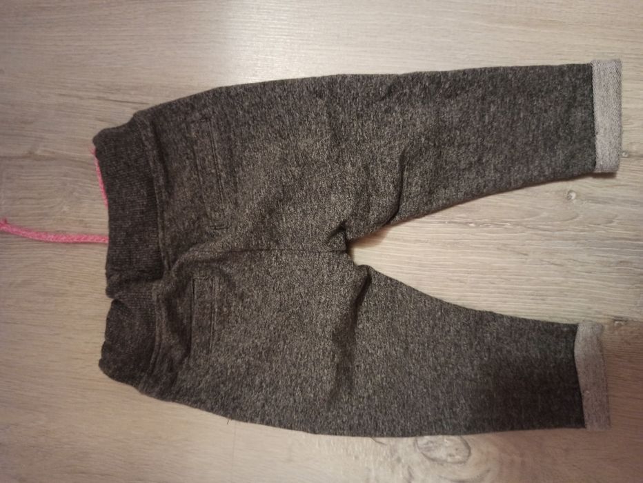 Sprzedam spodnie dresowe r. 74 i 80