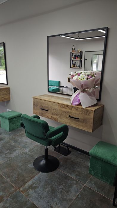 Оренда робочих місць перукаря, майстра манікюру