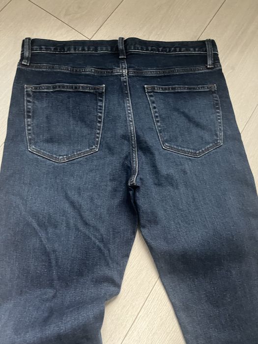 Джинси Levis , Uniqlo.