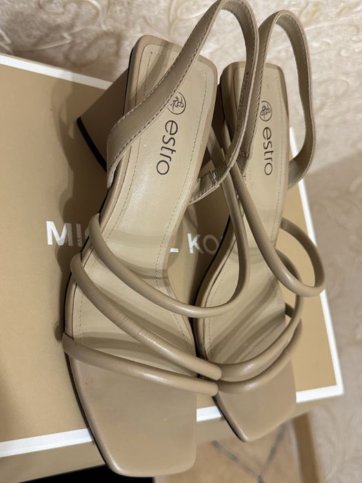 Шкіряні босоніжки Estro, 36р