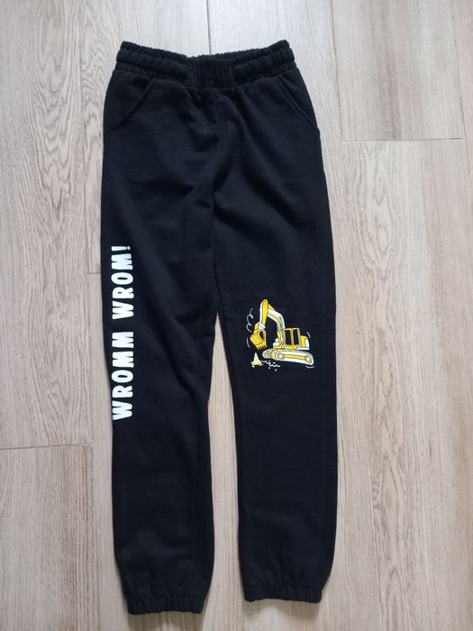 Spodnie dresowe 134 cm nowe