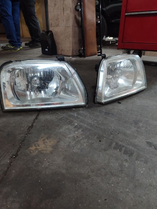 Faróis frontais Mitsubishi L200