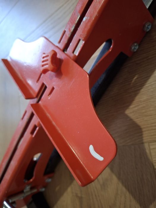 Gilotyna do paneli podłogowych