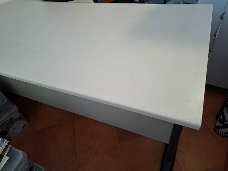 Secretária de escritório + módulo 3 gavetas