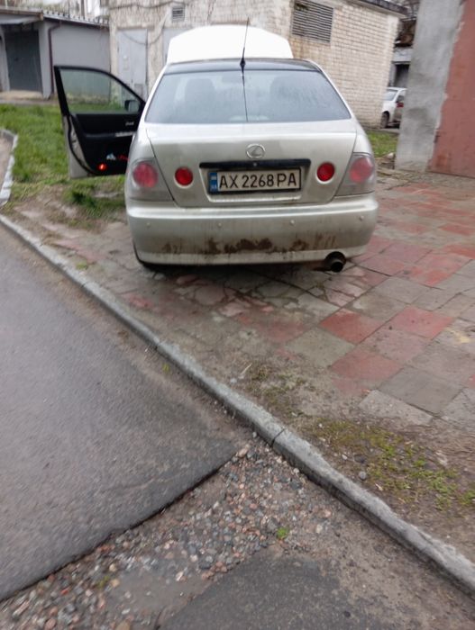 продам лексус 2004 год