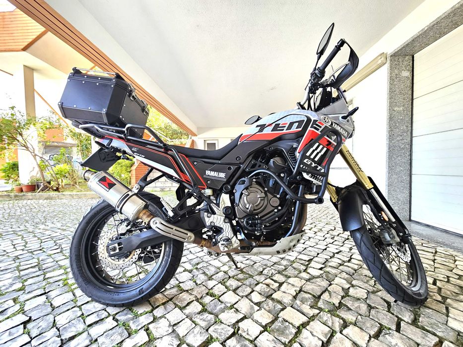 Yamaha Tenere 700 com Top Case e livro de revisões carimbado