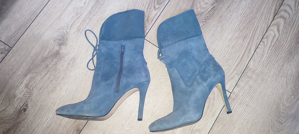 Zamszowe botki Guess