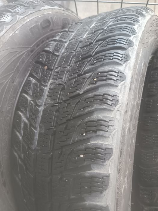 Felgi stalowe plus opony zimowe Nokian R17
