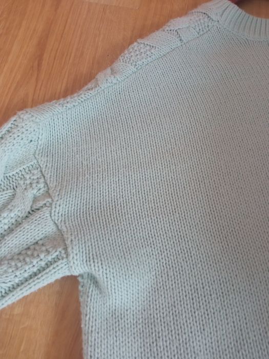 Sweter , jak nowy .