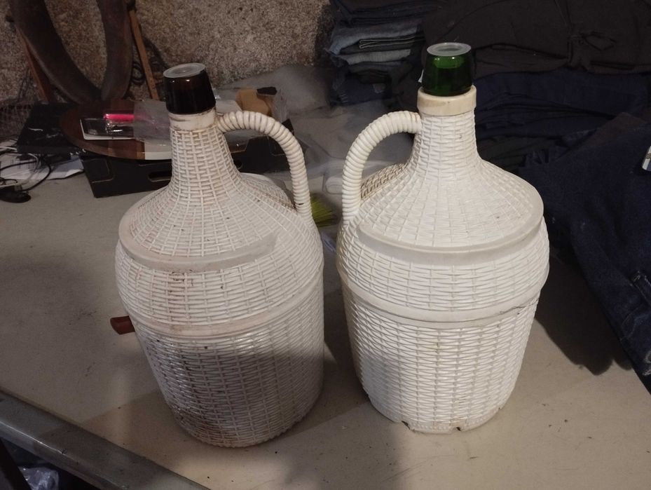 Garrafões usados em ótimo estado