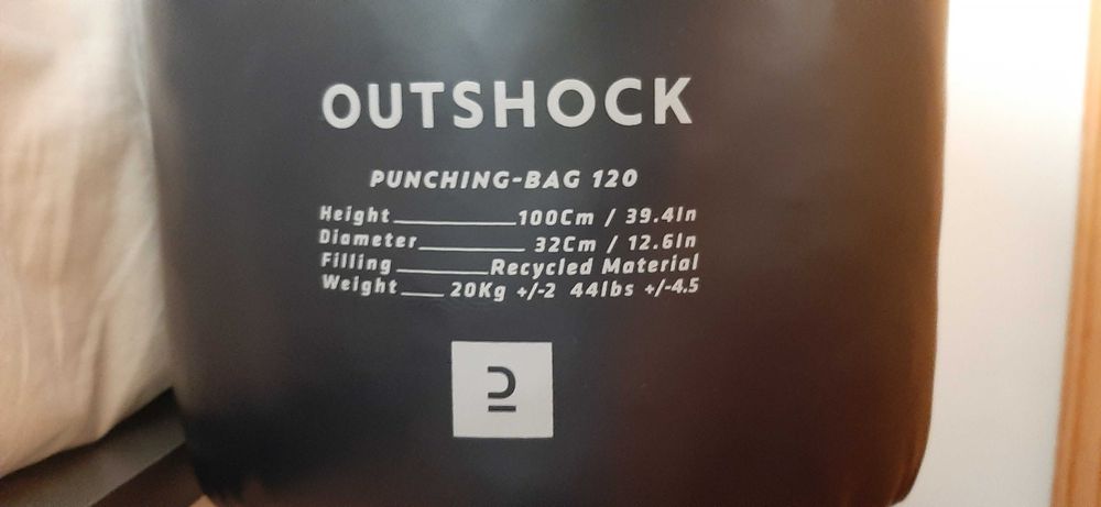 Saco de Boxe Outshock 20kg + Suporte de Parede – Excelente Estado