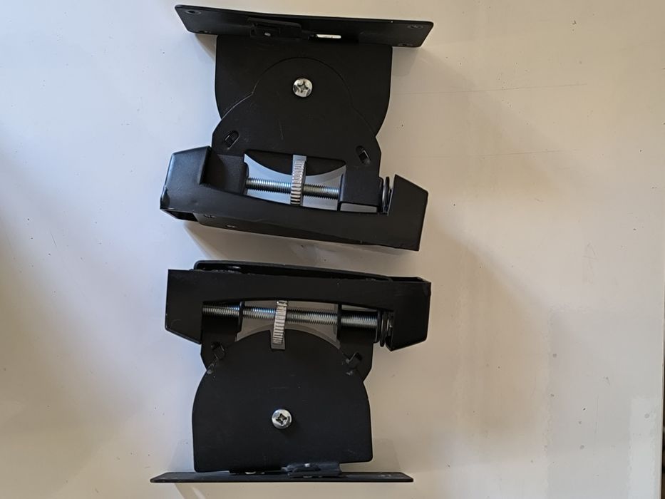 Крепление настенное полочных колонок