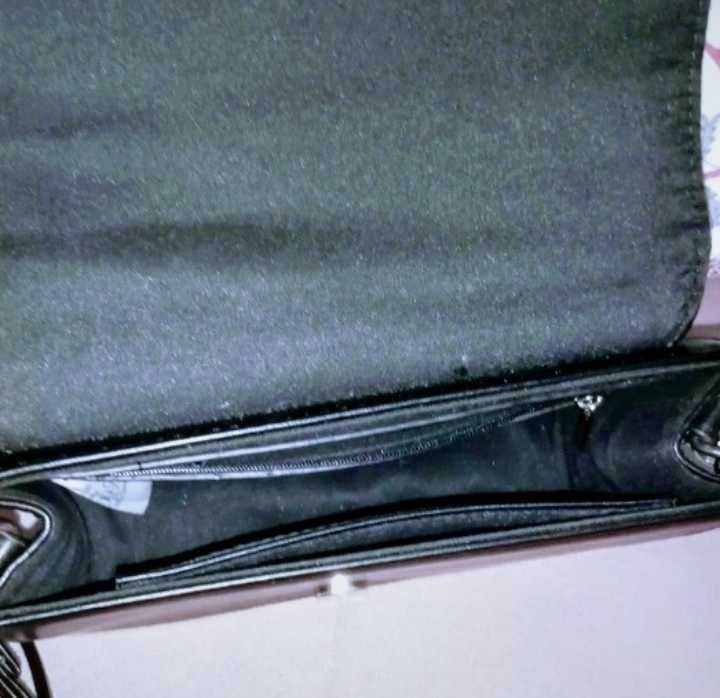 Wizytowa torebka na ramię kopertowa kopertówka z perłami skórzana