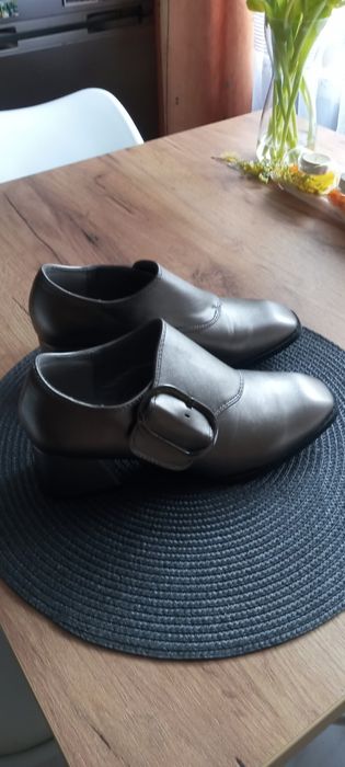 Sprzedam  nowe buty w kolorze grafit