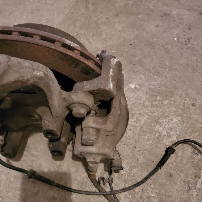 Ступица,Кулак поворотный Фольксваг VW-LT 28,35 SPRINTER правая,левая.