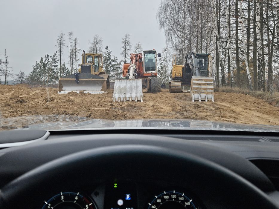 Ziemia piach żwir pospółka kamienie koparka wynajem koparko ładowarka