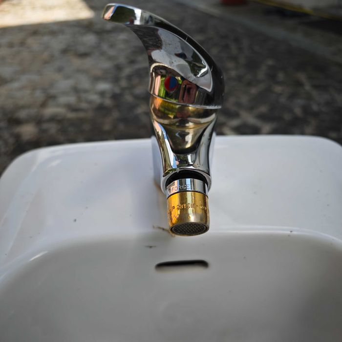 Bidé com torneira, marca INDUSA