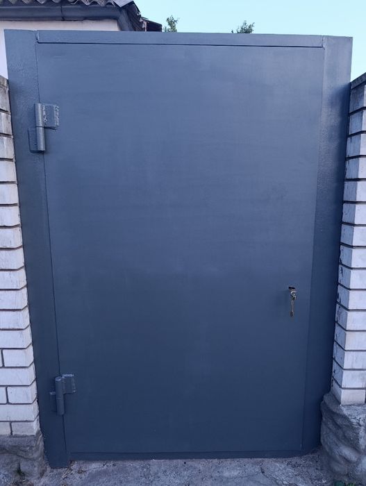 Продам новую металлическую дверь(калитку )