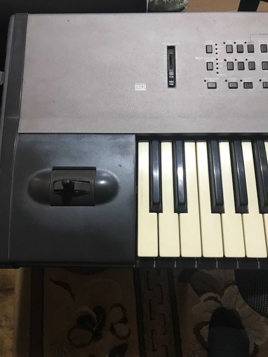 Продам синтезатор Korg IX 300