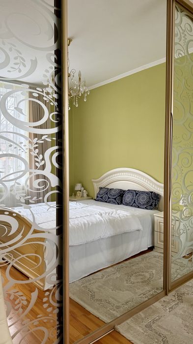 Продається двох поверхова квартира