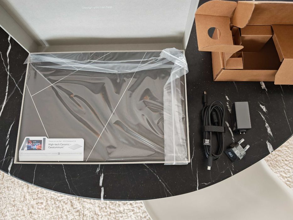 ZENBOOK S 16 OLED AMD AI 9 HX 370 32GB 1TB, Novo + Garantia 2 anos