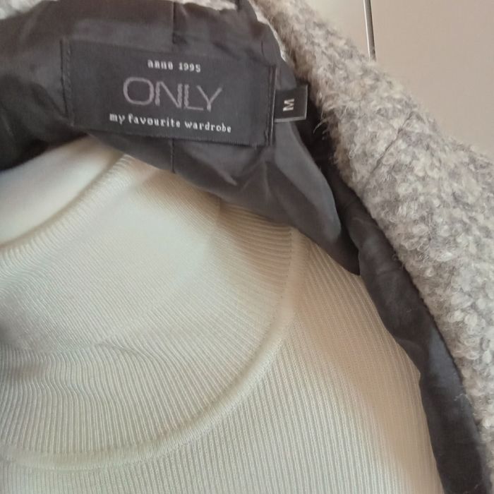 Szary wełniany płaszcz damski dwurzędowy ONLY wełna 45% rozmiar M