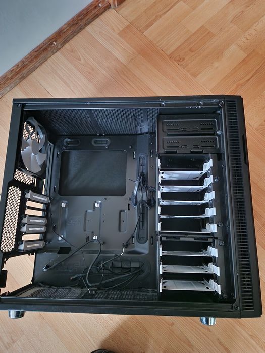 Якісний корпус з шумоізоляцією FRACTAL DESIGN