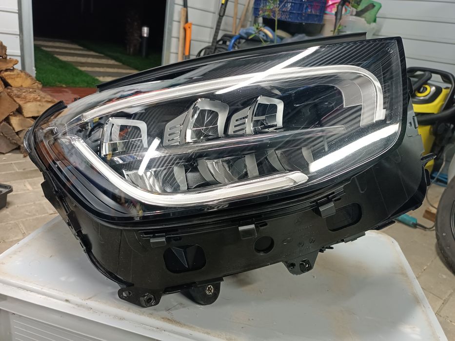 Lampa prawa przednia Mercedes GLC 2022 rok