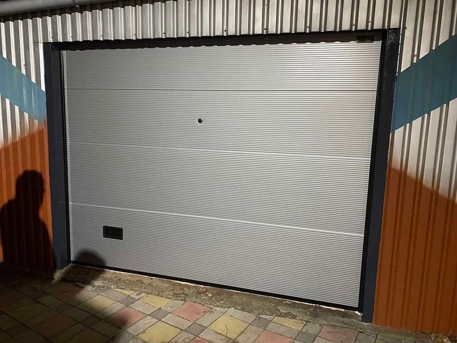 Секційні ворота в наявності різні розміри, гаражні ворота, автоматичні