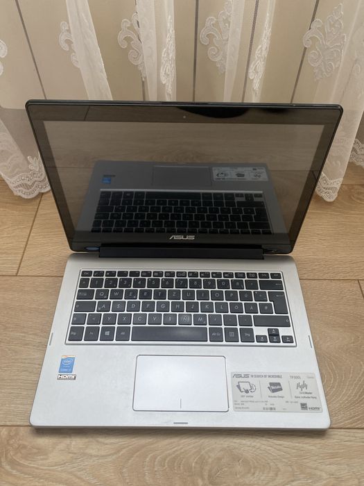 Ноутбук сенсорний Asus TP300 (i7-4510 4x2.0GHz, 8gb, SSD 240gb)
