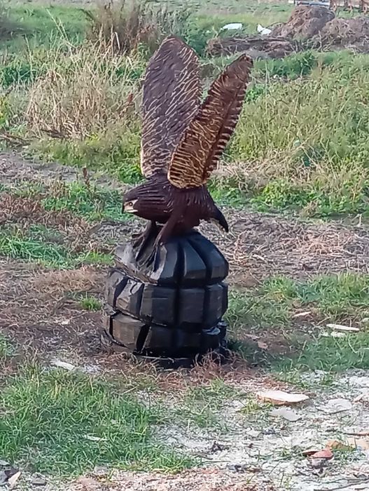 Rzeźba drewniana ogrodowa orzeł