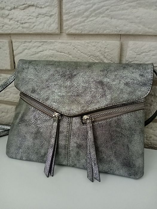 Продам серебристую  сумочку