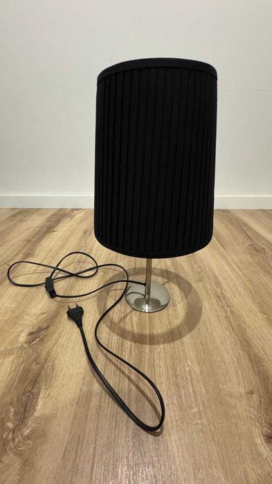 candeeiro de mesa preto