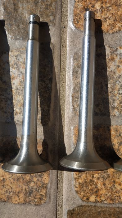 Клапана і сідла клапанів Москвич 403-407