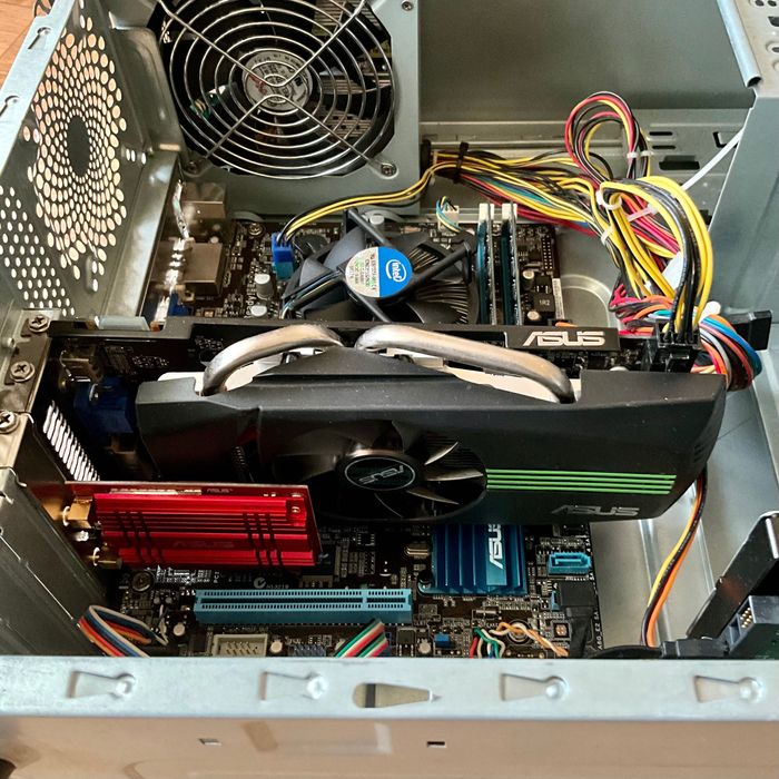 Компьютер i5/8GB/500GB/1GB + клавиатура, мышка, геймпад