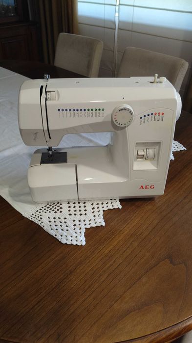 Maquina de Costura AEG
