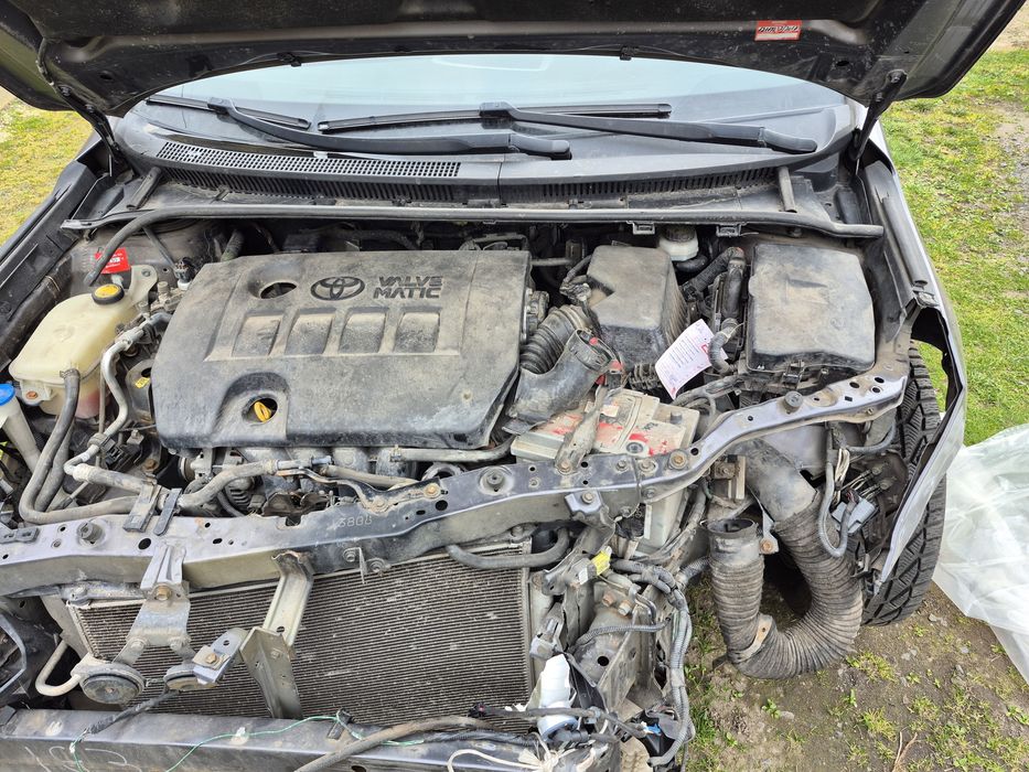 Toyota Avensis 2010 uszkodzona
