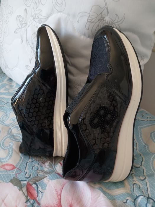 Piękne lakierowane buty 39