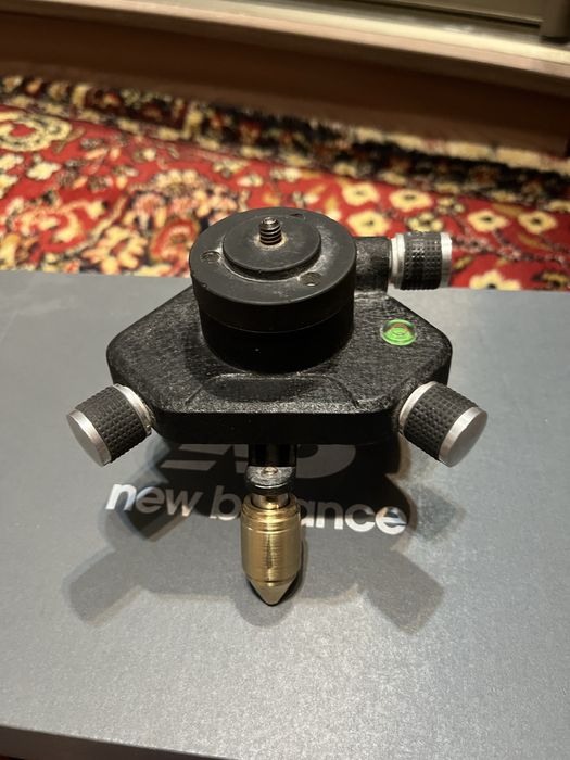 Поворотная платформа для нивелира