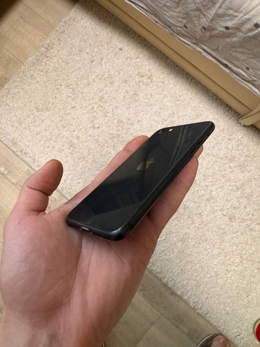 Продам iPhone SE 2020/128