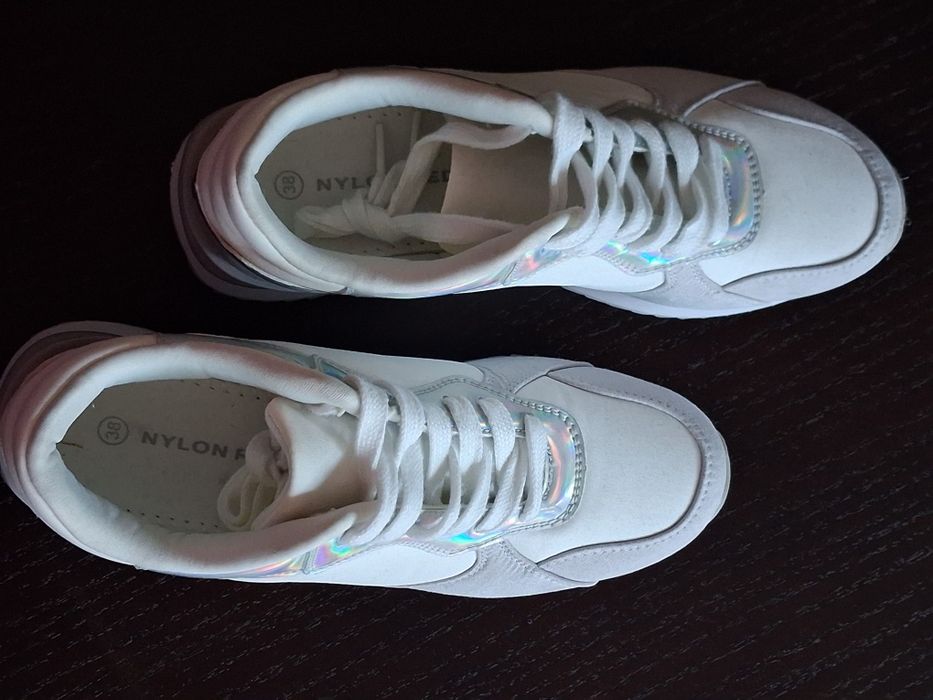 Nowe Sneakersy 38