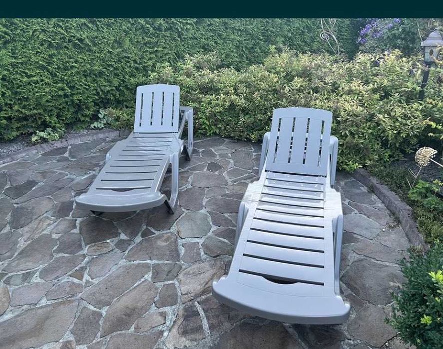 Шезлонги, лежаки, столики для шезлонгів: Білі і капучіно! Нові