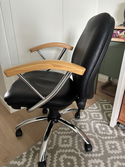 Cadeira giratória de secretária