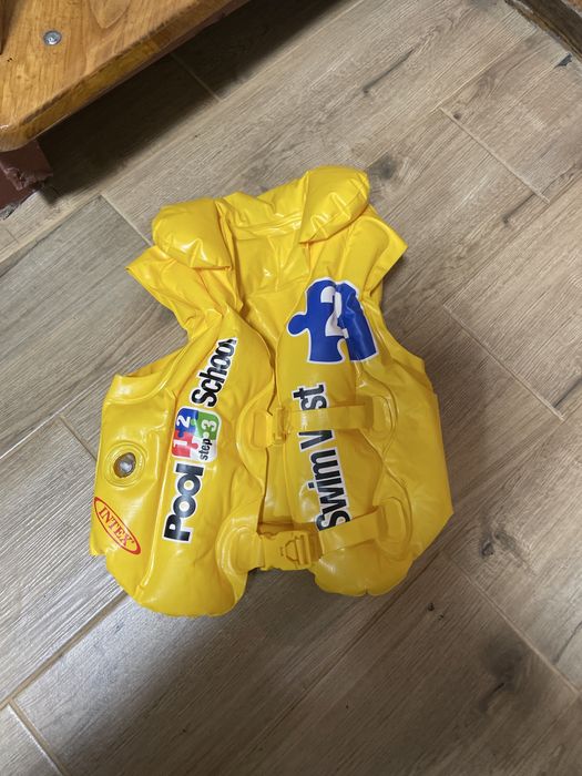 Дитячий жилет для плаваня
