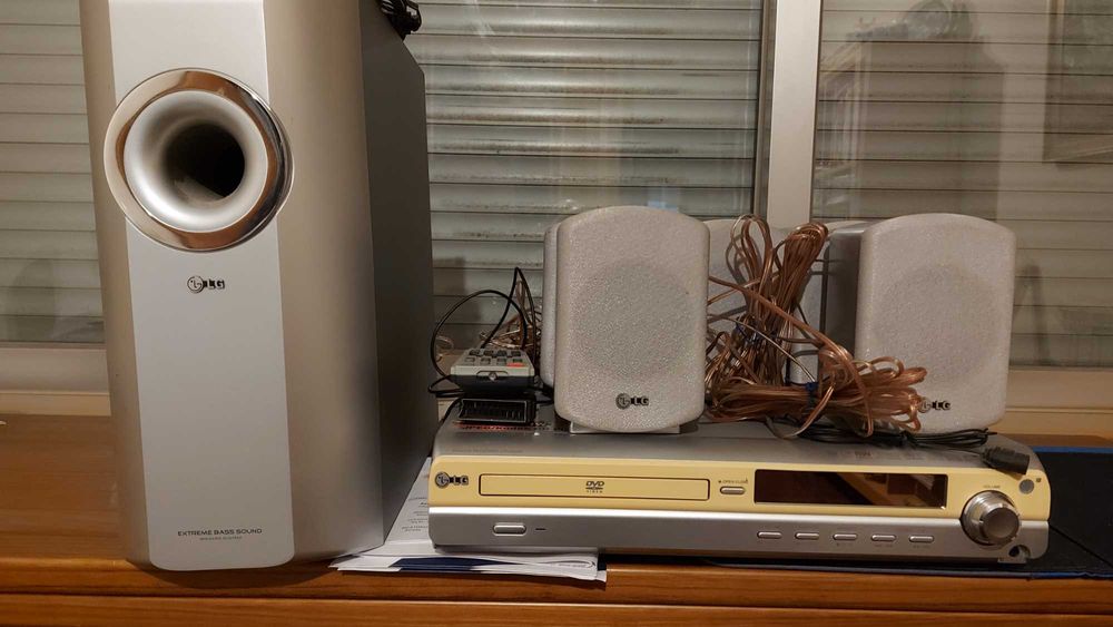 Aparelhagem DVD com surround, LG