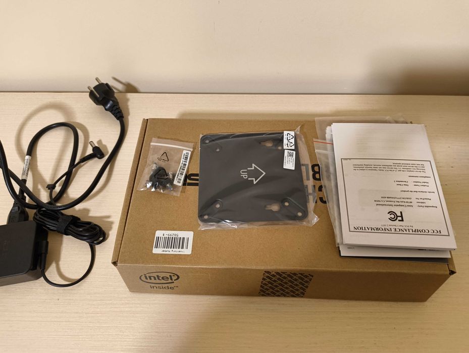 ASUS Chromebox 3 CN65 N007U: Компактний міні-ПК