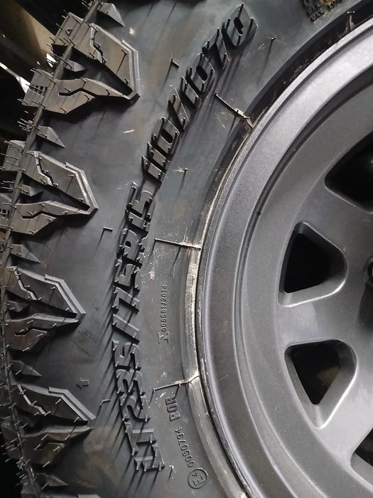 235 75 15 Radar Renegade MT