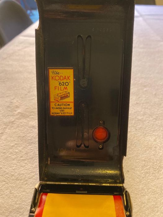 Máquina fotográfica antiga Kodak six-20 folding camera made in London