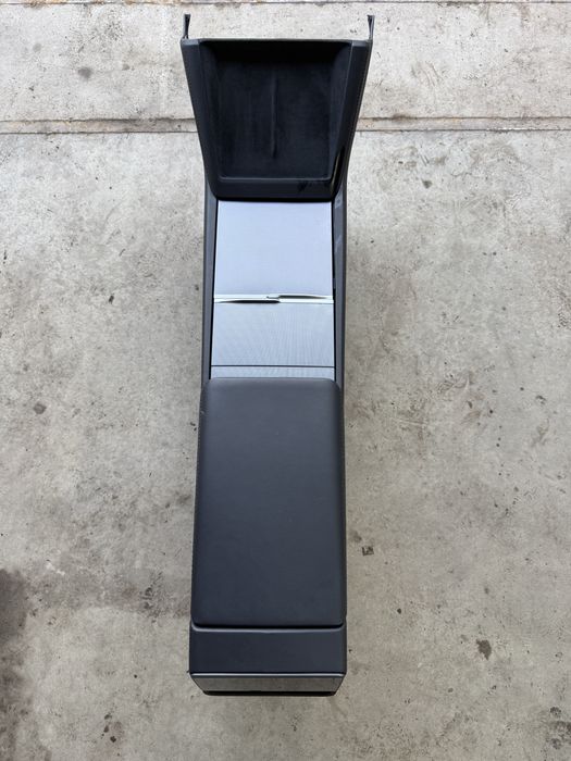 Консоль Tesla Model 3 Higland / Y Juniper